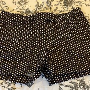 New White House Black Market 12 “The 5” Short” Black Patterned with Pockets